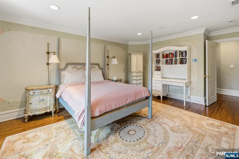 27 Roberts Road Englewood Cliffs, NJ 07632
