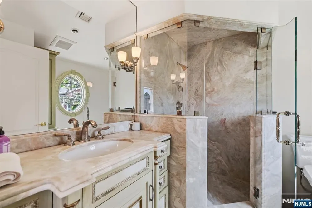 27 Roberts Road Englewood Cliffs, NJ 07632