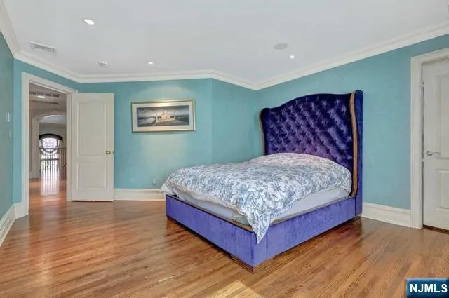 27 Roberts Road Englewood Cliffs, NJ 07632