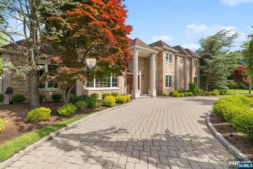 27 Roberts Road Englewood Cliffs, NJ 07632