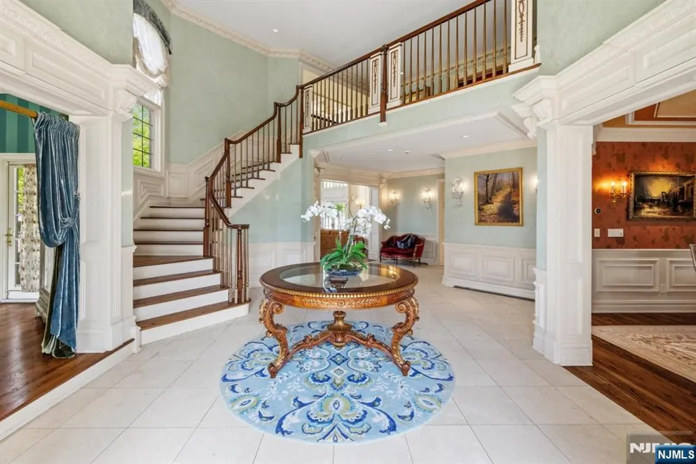 27 Roberts Road Englewood Cliffs, NJ 07632