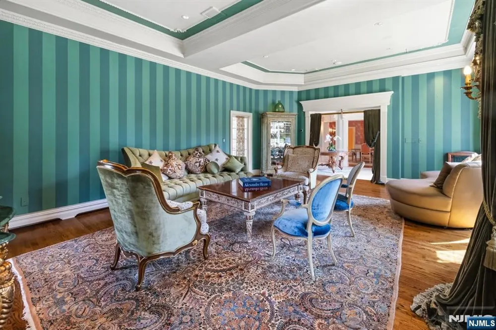 27 Roberts Road Englewood Cliffs, NJ 07632