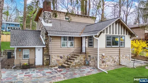 47 Hillside Road