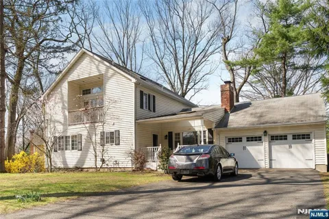 107 Buckingham Drive