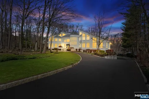 817 W Shore Drive