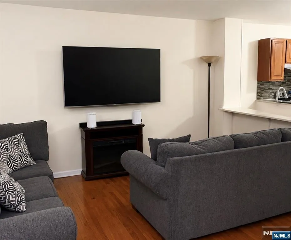 25 Holland Street Newark, NJ 07103