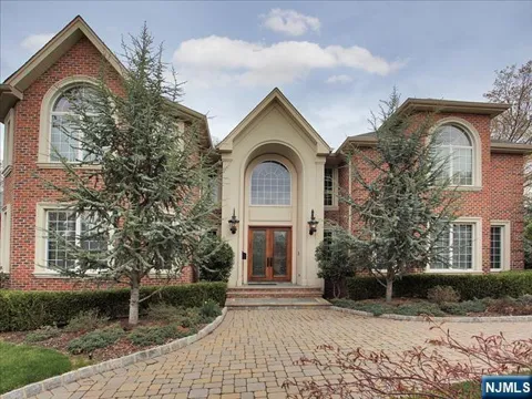 8 Willow Drive