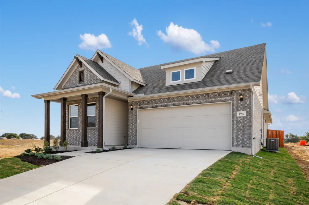 126 Arlington Park Loop Hutto, TX 78634