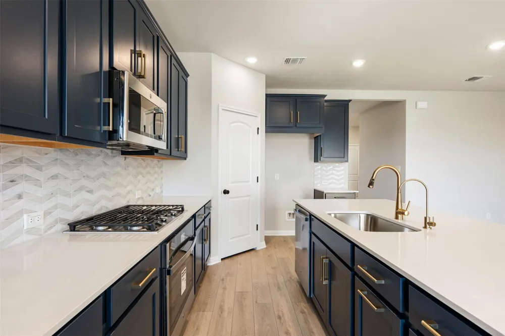 126 Arlington Park Loop Hutto, TX 78634