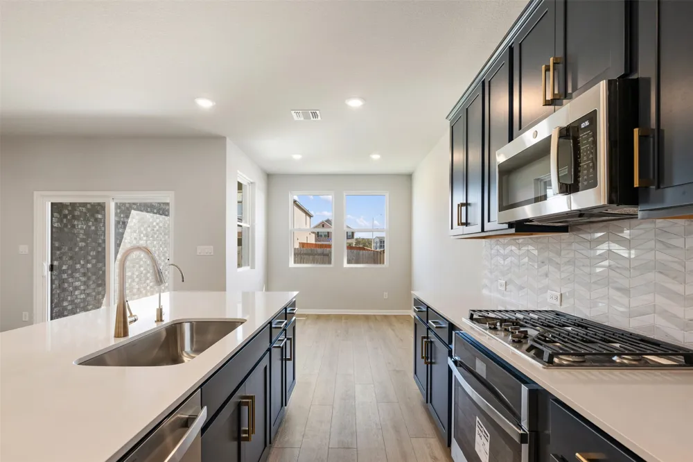 126 Arlington Park Loop Hutto, TX 78634