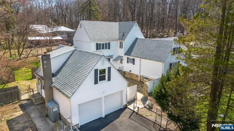 8 Stonehedge Lane