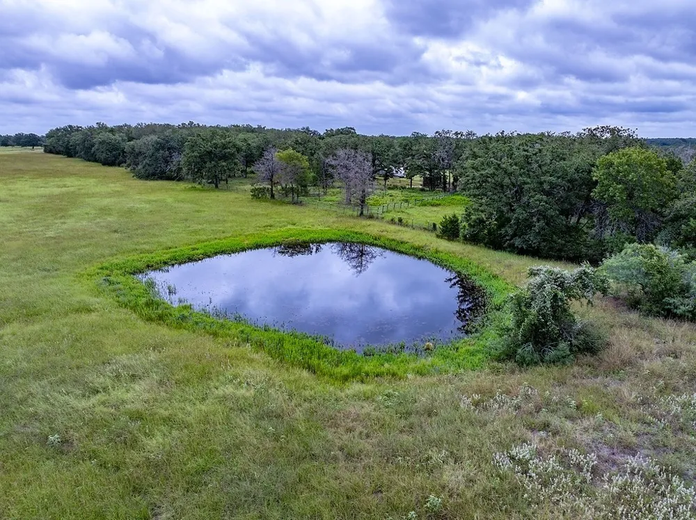 4 Feder Way West Point, TX 78963