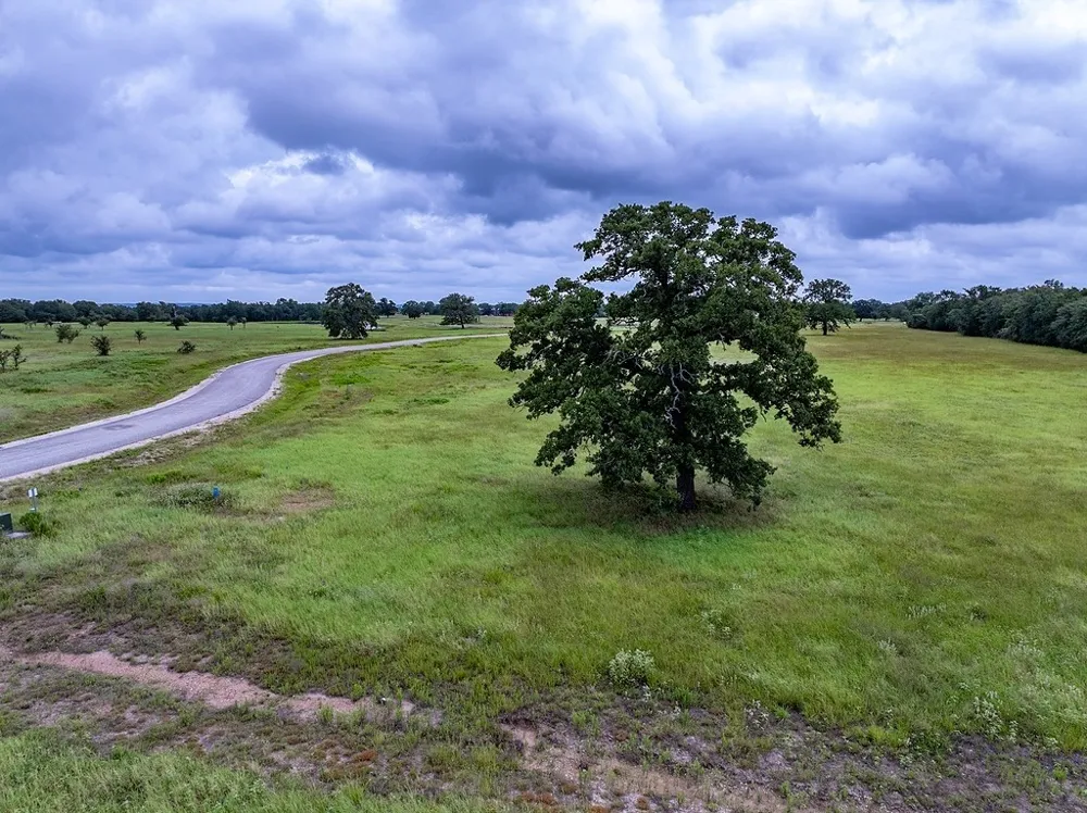 4 Feder Way West Point, TX 78963