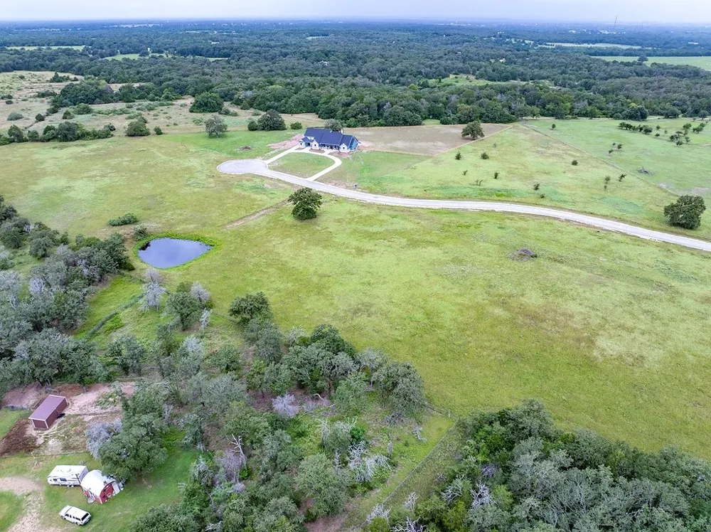 4 Feder Way West Point, TX 78963