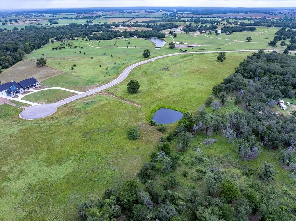4 Feder Way West Point, TX 78963