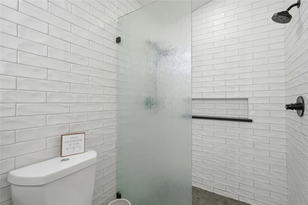 18406 Roundrock Road Jonestown, TX 78645