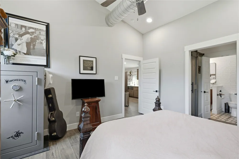 18406 Roundrock Road Jonestown, TX 78645