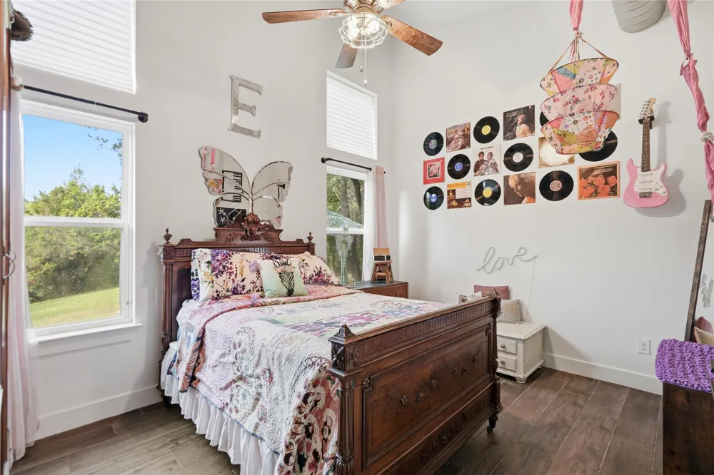 18406 Roundrock Road Jonestown, TX 78645