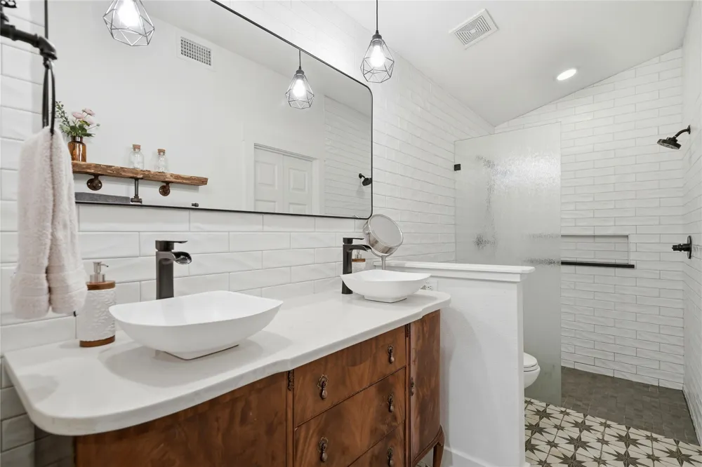 18406 Roundrock Road Jonestown, TX 78645