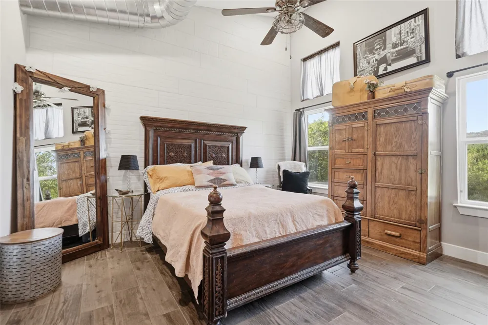 18406 Roundrock Road Jonestown, TX 78645