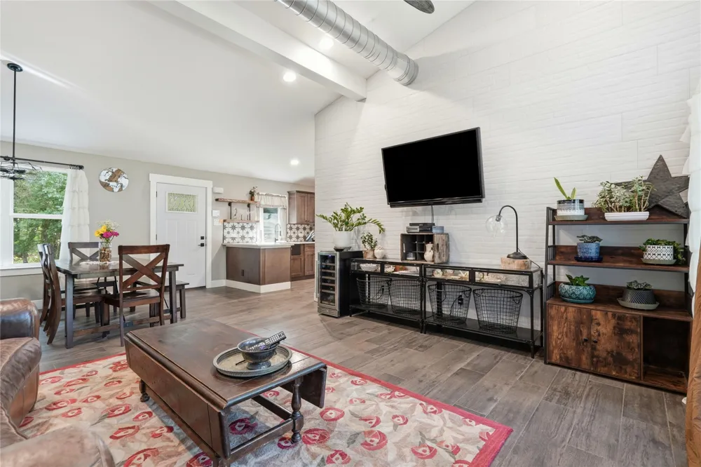 18406 Roundrock Road Jonestown, TX 78645