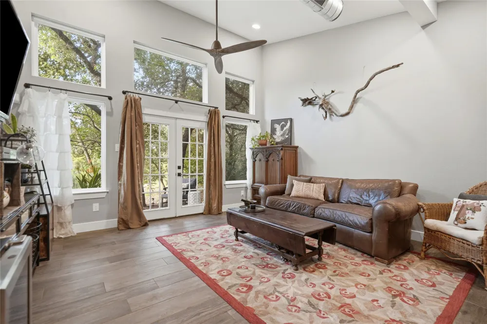 18406 Roundrock Road Jonestown, TX 78645