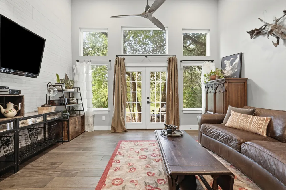 18406 Roundrock Road Jonestown, TX 78645