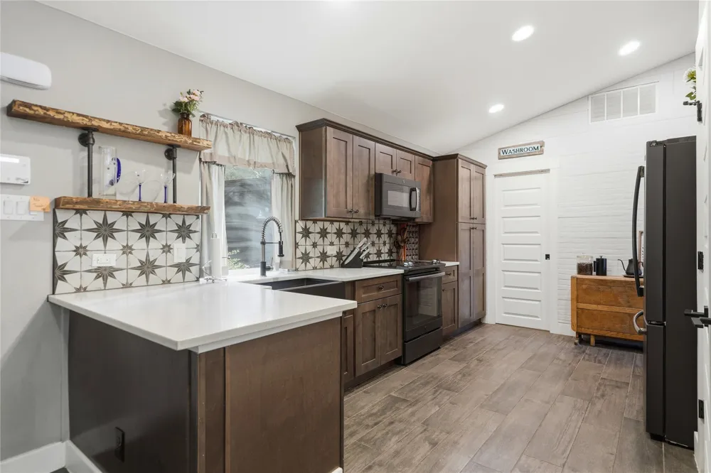 18406 Roundrock Road Jonestown, TX 78645