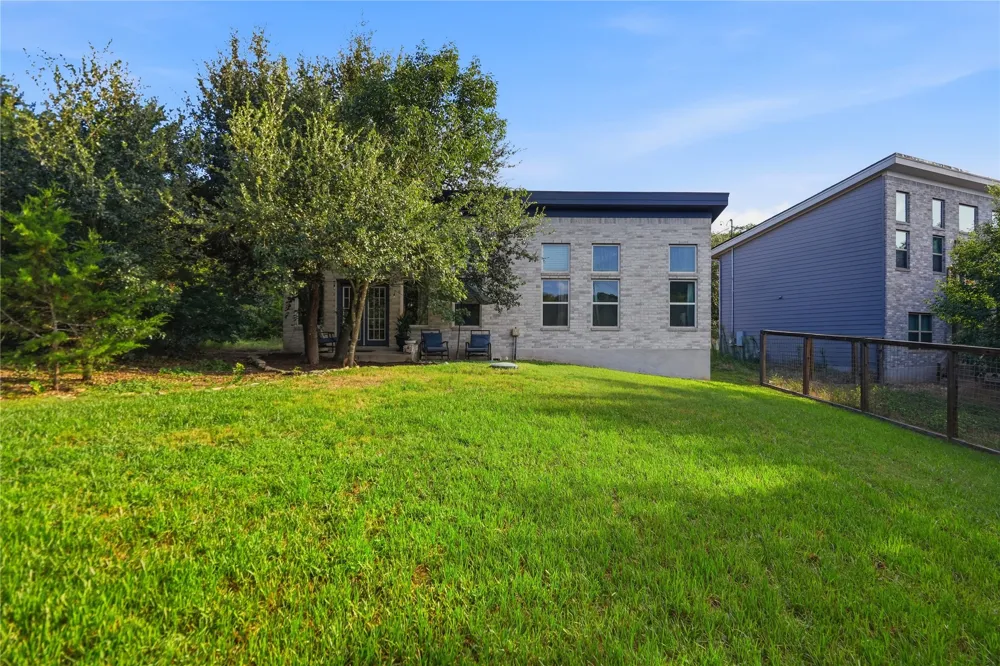 18406 Roundrock Road Jonestown, TX 78645