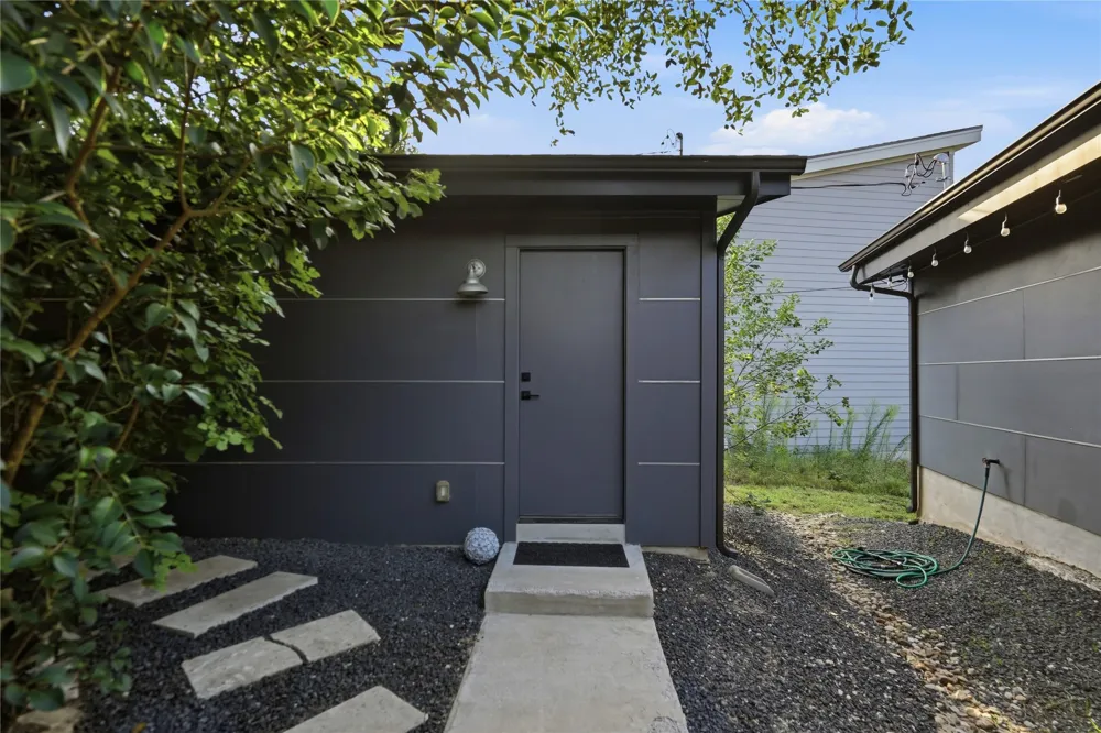 18406 Roundrock Road Jonestown, TX 78645