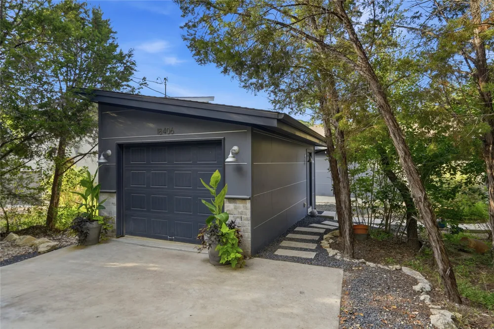 18406 Roundrock Road Jonestown, TX 78645