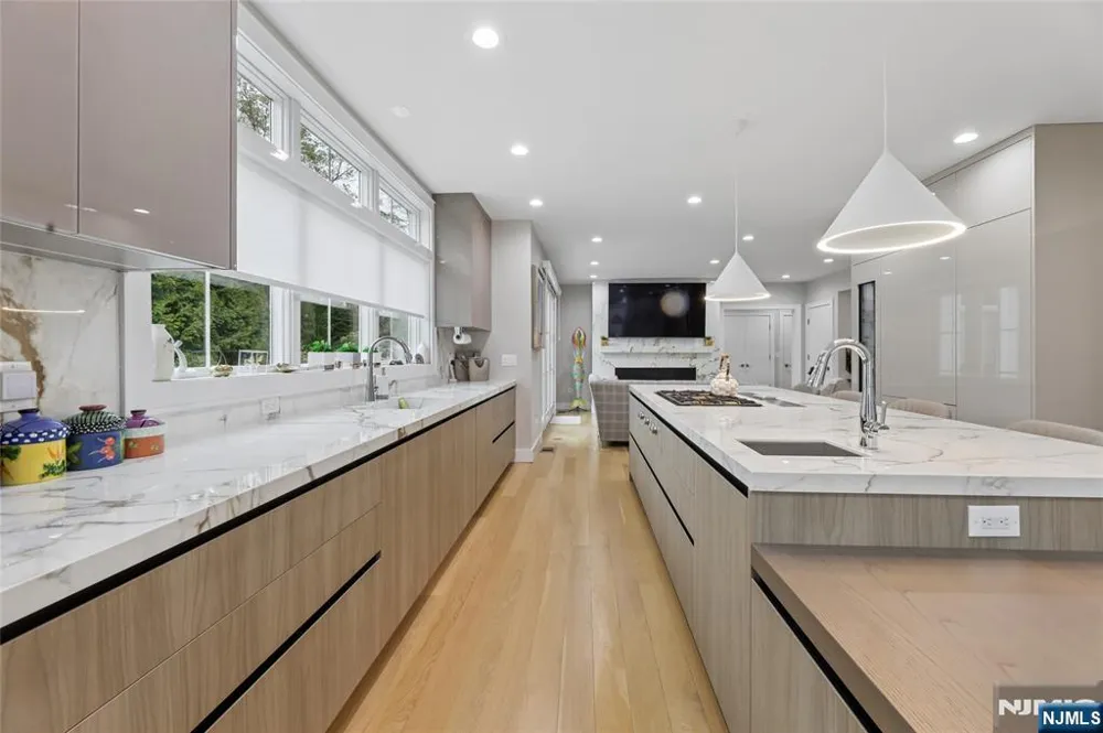 31 Engleside Street Cresskill, NJ 07626