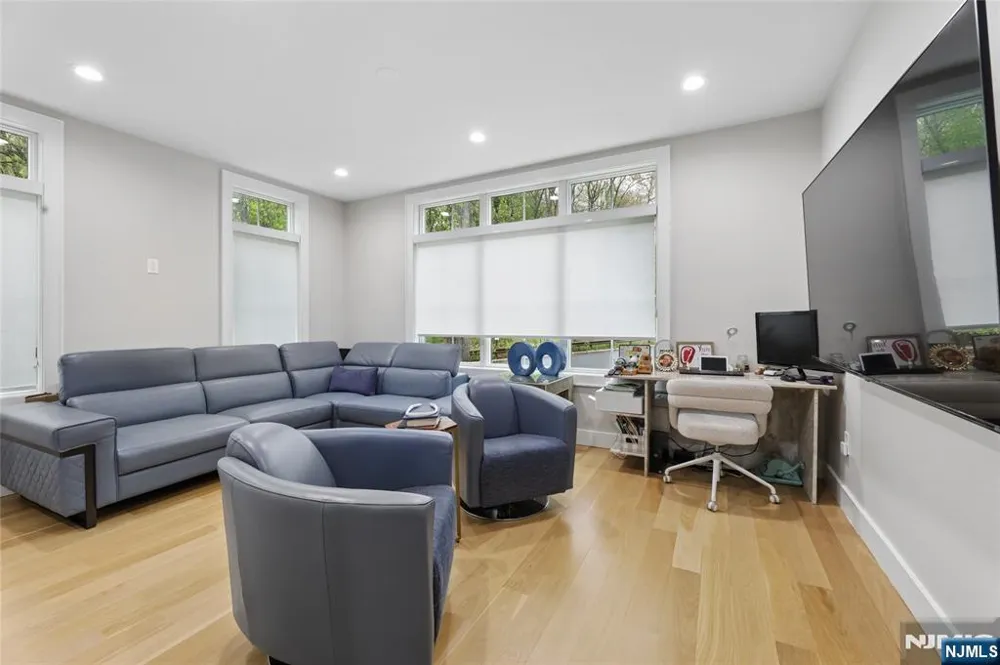 31 Engleside Street Cresskill, NJ 07626