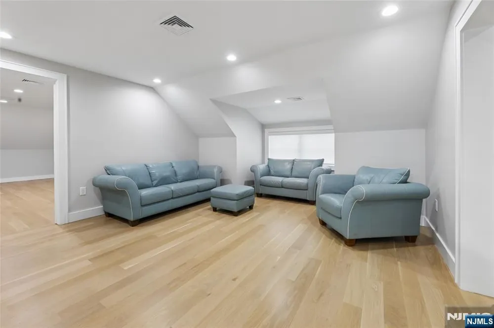 31 Engleside Street Cresskill, NJ 07626