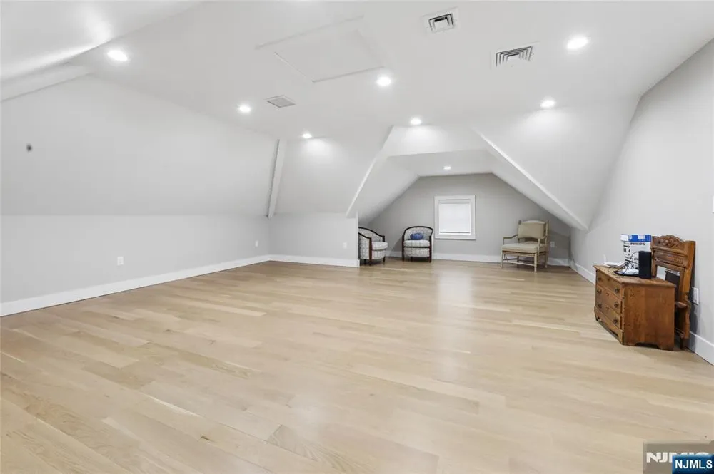 31 Engleside Street Cresskill, NJ 07626