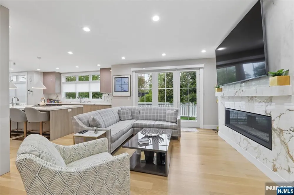 31 Engleside Street Cresskill, NJ 07626
