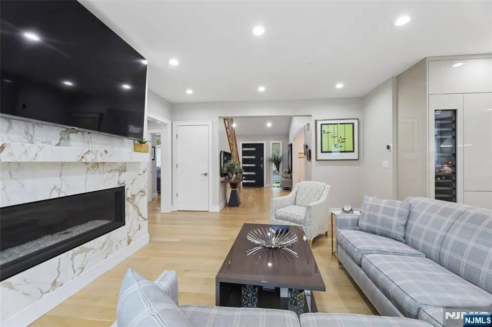 31 Engleside Street Cresskill, NJ 07626