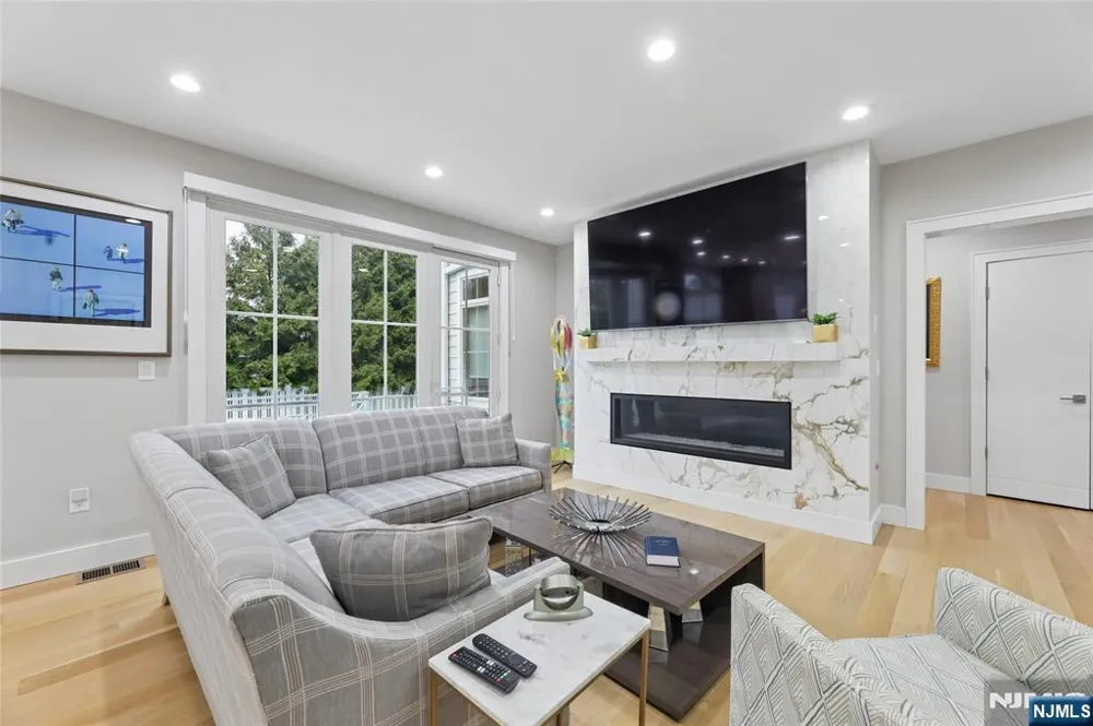 31 Engleside Street Cresskill, NJ 07626