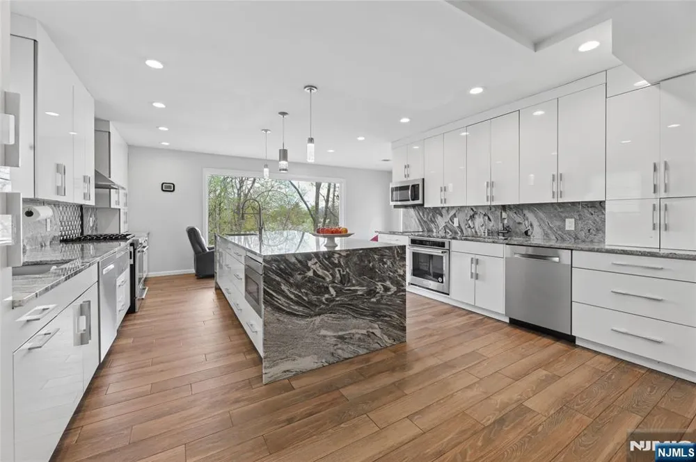 86 Crescent Avenue Passaic, NJ 07055