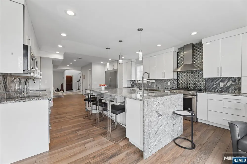 86 Crescent Avenue Passaic, NJ 07055