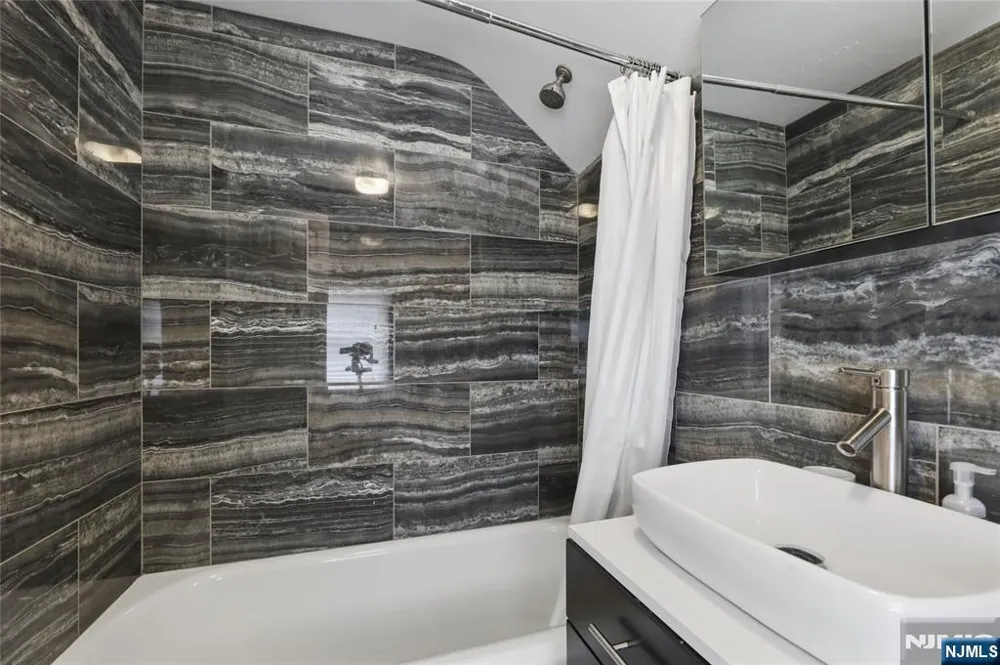 86 Crescent Avenue Passaic, NJ 07055
