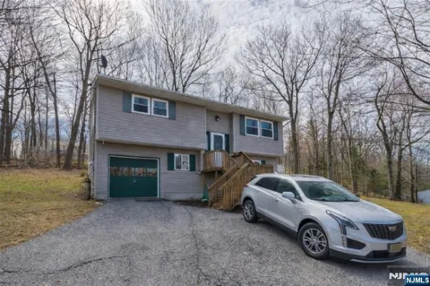 88 Wawayanda Road