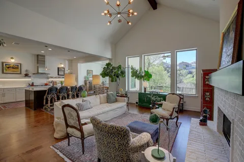 129 Hollytree Court
