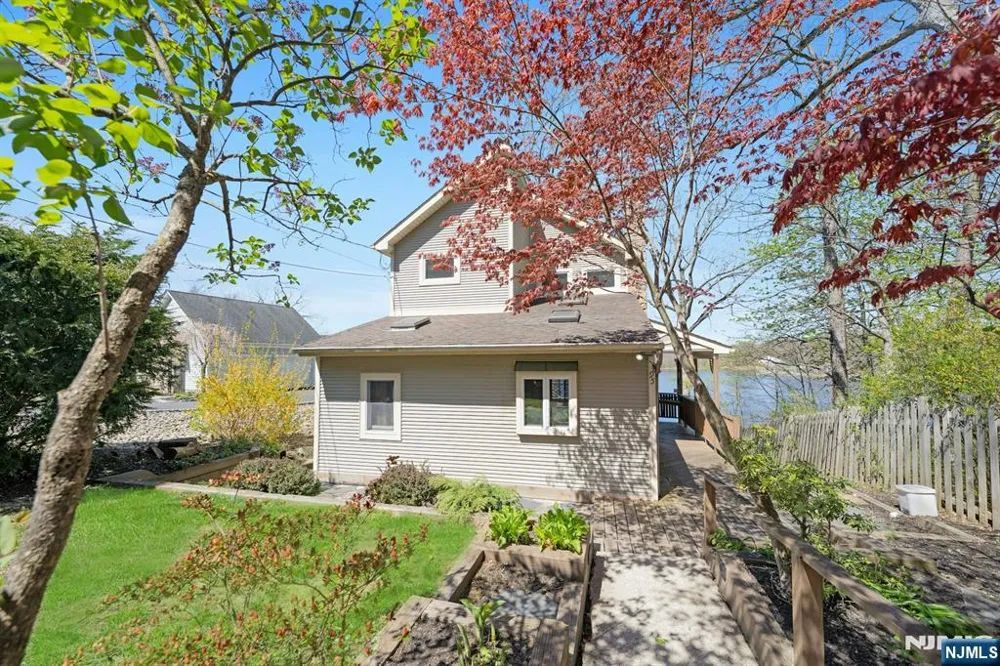 95 Wildwood Road Jefferson Township, NJ 07438