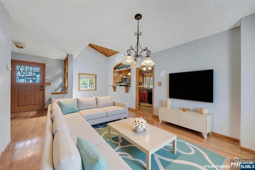 95 Wildwood Road Jefferson Township, NJ 07438
