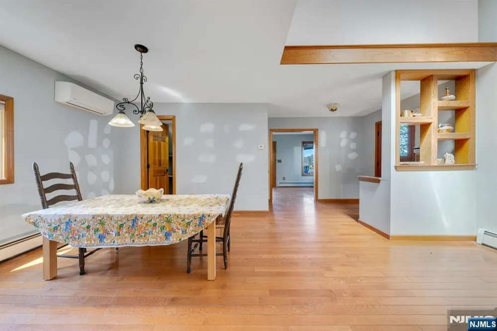95 Wildwood Road Jefferson Township, NJ 07438