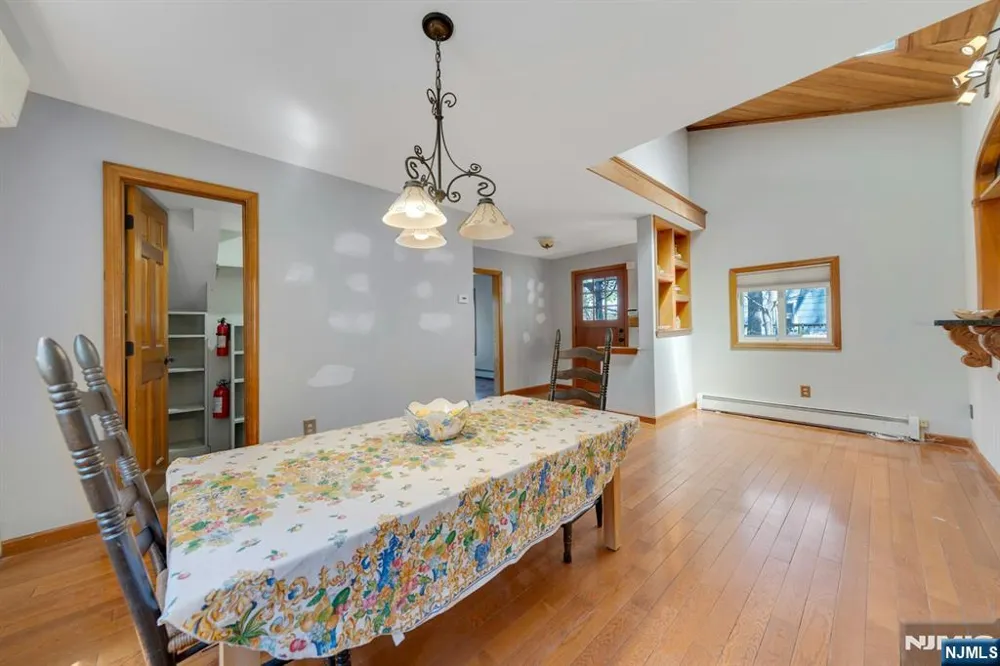 95 Wildwood Road Jefferson Township, NJ 07438