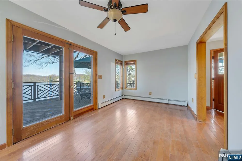 95 Wildwood Road Jefferson Township, NJ 07438