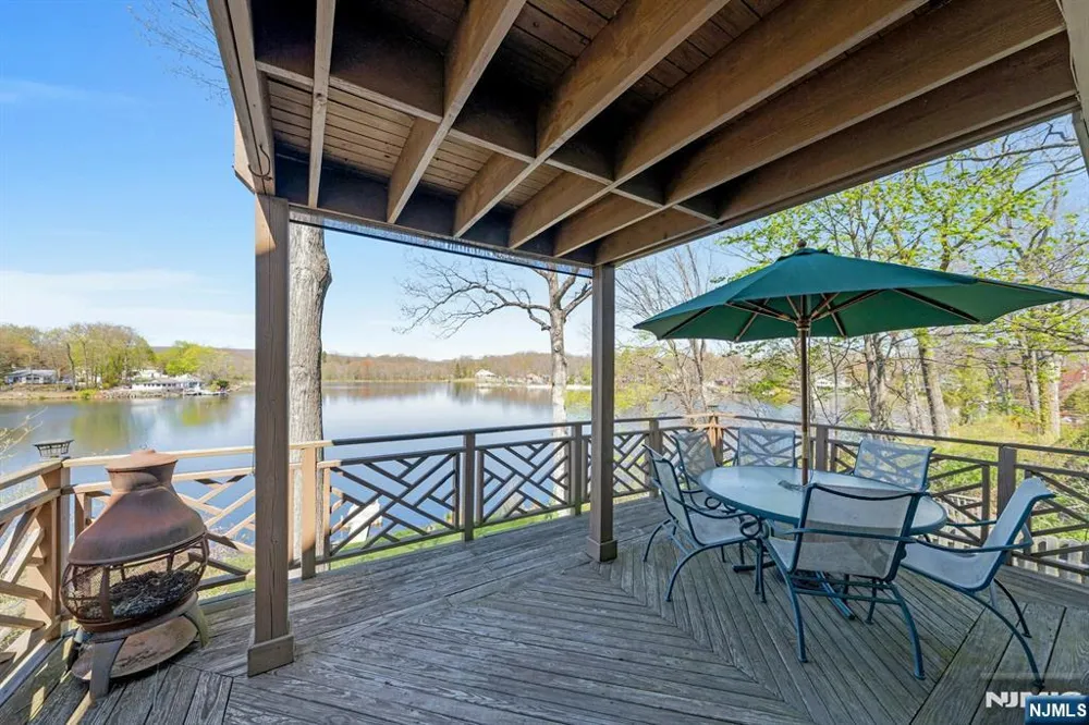95 Wildwood Road Jefferson Township, NJ 07438