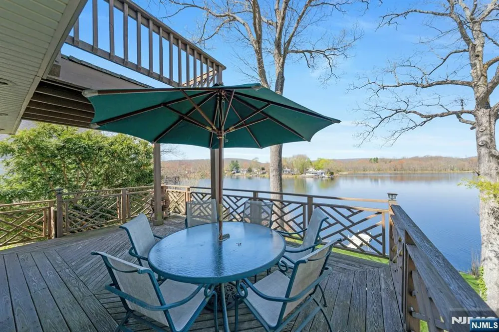95 Wildwood Road Jefferson Township, NJ 07438